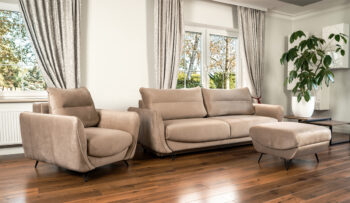 Stredobodom Vašej obývačky, na ktorú ihneď padne každému zrak sa stane rozkladacia sedacia súprava s úložným priestorom SALMA 3+1+1. Súčasťou súpravy je rozkladacia pohovka, kreslo a taburetka, vďaka ktorej dokonale využijete priestor a ich celočalúnenie zabezpečí, že je možné nábytok postaviť…