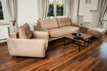 Stredobodom Vašej obývačky, na ktorú ihneď padne každému zrak sa stane rozkladacia sedacia súprava s úložným priestorom SALMA 3+1+1. Súčasťou súpravy je rozkladacia pohovka, kreslo a taburetka, vďaka ktorej dokonale využijete priestor a ich celočalúnenie zabezpečí, že je možné nábytok postaviť…