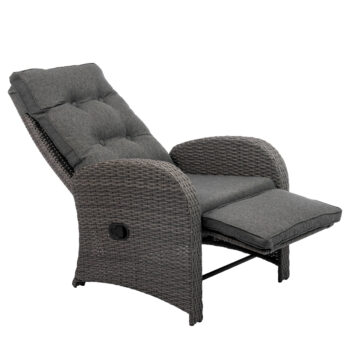 Užívajte si chvíle oddychu, pohody a relaxu vo dvojici so záhradným setom z umelého ratanu SALTON. Set je zložený z troch kusov a to z dvoch kresiel a jedného stola. Rozmer polohovateľného kresla je (ŠxHxV): 66x79x103 cm a rozmer stola je (ŠxHxV): 49x49x40 cm. Vytvorte si v záhrade, na terase či…