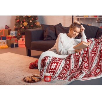 Objavte pohodlie a štýl s obojstrannou baránkovou dekou Samante, ktorá je ideálnym doplnkom do vášho interiéru. Táto deka s rozmermi 150x200 cm vyniká svojím moderným vzhľadom a farebným prevedením v kombinácii červenej a bielej so zimným vzorom, ktorý dodá vašej domácnosti útulnú atmosféru.…