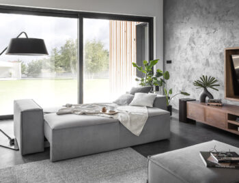 Domov bez pohodlnej pohovky si už ani nevieme predstaviť. Rozkladacia pohovka s úložným priestorom SAVILA vnesie do Vášho domova to pravé čaro a obývačka sa stane srdcom domova, kde sa stretnete s blízkymi či rodinou a budete si užívať spoločné chvíle. Pohovka Savila je jedinečný a originálny kúsok…