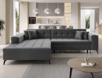 Súmerné prešívanie, jednoduchý dizajn, elegancia a vysoké štíhle nohy rohovej sedačky s rozkladom SAVIO L si Vás omotajú okolo prsta hneď na prvý pohľad. Sedačka sa stane praktickým pomocníkom, a elegantným doplnkom menšej, no kľudne aj tej väčšej obývačky. Farebné prevedenie svetlosivá je…