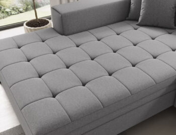 Súmerné prešívanie, jednoduchý dizajn, elegancia a vysoké štíhle nohy rohovej sedačky s rozkladom SAVIO L si Vás omotajú okolo prsta hneď na prvý pohľad. Sedačka sa stane praktickým pomocníkom, a elegantným doplnkom menšej, no kľudne aj tej väčšej obývačky. Farebné prevedenie tmavosivá je…