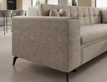 Súmerné prešívanie, jednoduchý dizajn, elegancia a vysoké štíhle nohy rohovej sedačky s rozkladom SAVIO P si Vás omotajú okolo prsta hneď na prvý pohľad. Sedačka sa stane praktickým pomocníkom, a elegantným doplnkom menšej, no kľudne aj tej väčšej obývačky. Farebné prevedenie béžová je…