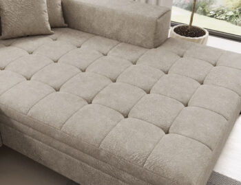 Súmerné prešívanie, jednoduchý dizajn, elegancia a vysoké štíhle nohy rohovej sedačky s rozkladom SAVIO P si Vás omotajú okolo prsta hneď na prvý pohľad. Sedačka sa stane praktickým pomocníkom, a elegantným doplnkom menšej, no kľudne aj tej väčšej obývačky. Farebné prevedenie béžová je…