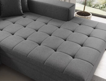 Súmerné prešívanie, jednoduchý dizajn, elegancia a vysoké štíhle nohy rohovej sedačky s rozkladom SAVIO P si Vás omotajú okolo prsta hneď na prvý pohľad. Sedačka sa stane praktickým pomocníkom, a elegantným doplnkom menšej, no kľudne aj tej väčšej obývačky. Farebné prevedenie svetlosivá je…