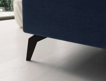 Súmerné prešívanie, jednoduchý dizajn, elegancia a vysoké štíhle nohy rohovej sedačky s rozkladom SAVIO P si Vás omotajú okolo prsta hneď na prvý pohľad. Sedačka sa stane praktickým pomocníkom, a elegantným doplnkom menšej, no kľudne aj tej väčšej obývačky. Farebné prevedenie tmavomodrá je…