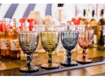 Predstavujeme vám elegantný pohár na víno Savoy Typ 3, ktorý je súčasťou sady štyroch pohárov s objemom 240 ml. Tento moderný pohár je ideálny pre všetkých milovníkov vína, ktorí ocenia nielen jeho funkčnosť, ale aj estetický vzhľad. Poháre sú vyrobené z kvalitného skla, ktoré…