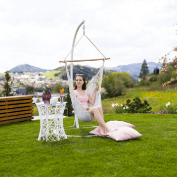 Pohár na šampanské Savoy Typ 4 je elegantným doplnkom pre každú príležitosť, či už ide o oslavu, romantickú večeru alebo len relaxačný večer doma. Tento set obsahuje štyri poháre s objemom 150 ml, ktoré sú vyrobené z kvalitného skla a ponúkajú moderný vzhľad v kombinácii farieb. Ich dizajn je…