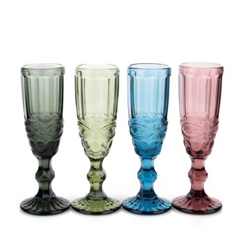 Pohár na šampanské Savoy Typ 4 je elegantným doplnkom pre každú príležitosť, či už ide o oslavu, romantickú večeru alebo len relaxačný večer doma. Tento set obsahuje štyri poháre s objemom 150 ml, ktoré sú vyrobené z kvalitného skla a ponúkajú moderný vzhľad v kombinácii farieb. Ich dizajn je…