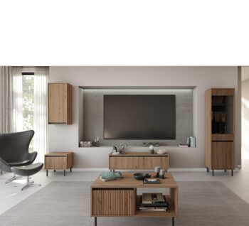Obývací sektor SELESTA je v minimalistickom prevedení. Je spestrená dizajnom japonskej estetiky. Nábytok má elegantné vysoké nožičky, ktoré sú v čiernej farbe a sú vyrobené z kovu. Dodávajú nábytku ľahkosť. Výraznou dekoráciu nábytku sú drážkované čelá. Jednotlivé prvky SELESTA boli navrhnuté tak, aby každý prvok mohol byť použitý samostatne.Predná časť je vyrobená z kvalitného MDF materiálu v kombinácii s LTD o hrúbke 16 mm. Dosky sú nenáročné na údržbu. Korpus je vyrobený z LTD dosiek, s ABS hranami. Nožičky sú kovové, v čiernom prevedení. Farba: dub EvokeRozmery:šírka: 140 cmvýška: 50 cmhĺbka: 40 cmvýška nožičiek 15 cm.Dodávame v demontovanom stave.