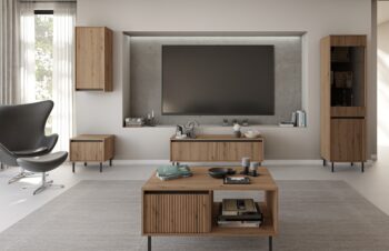 Obývací sektor SELESTA je v minimalistickom prevedení. Je spestrená dizajnom japonskej estetiky. Nábytok má elegantné vysoké nožičky, ktoré sú v čiernej farbe a sú vyrobené z kovu. Dodávajú nábytku ľahkosť. Výraznou dekoráciu nábytku sú drážkované čelá. Jednotlivé prvky SELESTA boli navrhnuté tak, aby každý prvok mohol byť použitý samostatne.Predná časť je vyrobená z kvalitného MDF materiálu v kombinácii s LTD o hrúbke 16 mm. Dosky sú nenáročné na údržbu. Korpus je vyrobený z LTD dosiek, s ABS hranami. Nožičky sú kovové, v čiernom prevedení. Farba: dub EvokeRozmery:šírka: 46 cmvýška: 100 cmhĺbka: 32 cmDodávame v demontovanom stave.