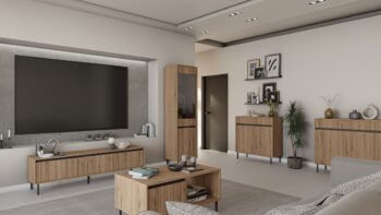 Obývací sektor SELESTA je v minimalistickom prevedení. Je spestrená dizajnom japonskej estetiky. Nábytok má elegantné vysoké nožičky, ktoré sú v čiernej farbe a sú vyrobené z kovu. Dodávajú nábytku ľahkosť. Výraznou dekoráciu nábytku sú drážkované čelá. Jednotlivé prvky SELESTA boli navrhnuté tak, aby každý prvok mohol byť použitý samostatne.Komoda je dvojdverová. Predná časť je vyrobená z kvalitného MDF materiálu v kombinácii s LTD o hrúbke 16 mm. Dosky sú nenáročné na údržbu. Korpus je vyrobený z LTD dosiek, s ABS hranami. Nožičky sú kovové, v čiernom prevedení. Farba: dub Evoke.Rozmery:šírka: 100 cmvýška: 85 cmhĺbka: 40 cmvýška nožičiek 15 cm.Dodávame v demontovanom stave.