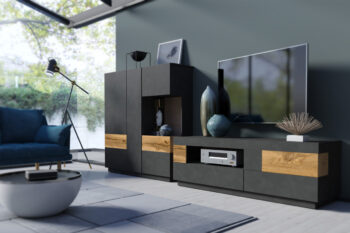 SELINKA 25 je kombinovaná štvordverová komoda s 2 šuplíkmi. Patrí k nábytku SELINKA, ktorý je charakteristický svojim kvalitným prevedením a praktickým riešením. Oceníte aj efektné prevedenie a celkový dizajn. Zaujímavé prepojenie dvoch farieb zvýrazňuje jedinečnosť tohto nábytku. Vďaka viacerým farebným kombináciám si z tejto kolekcie vyberie každý .Korpus nábytku je vyrobný z LTD dosky. Dvierka sú z MDF dosky, potiahnutej kvalitnou membránovou fóliou. Tento materiál je nenáročný na údržbu. Hlavnou farbou nábytku je matera. Tá je doplnená štýlovými vkladmi vo farebnom odtieni moreného dubového wotanu. Toto prepojenie dodáva nábytku štýlovosť a jedinečnosť.Komoda má v hornej časti sú 2 šuplíky, spodné časti sú dvierkové. Za každými dvierkami je umiestnená jedna vnútorná polička. Dvierka sú bezúchytové, využívajú systém push to open.Rozmery (š/v/h): 219/85/40 cm. Dodávame v demonte.