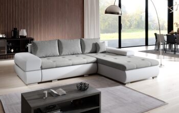 Moderná sedačka SENNEGAL MINI Vám poskytne pohodlné sedenie a oddych. Sedačka disponuje funkciou rozkladu a úložným priestorom. Po rozložení vznikne plocha na príležitostné spanie o rozmere 150 x 200 cm. Úložný priestor má rozmer 130 x 70 cm.Sedačka je potiahnutá látkou Orinoco 90 v kombinácii s ekokožou Madryt 120. Je tvorená vlnovcovou pružinou a PUR penou s hustotou T-30. Nožičky sú pochromované.Rozmery (š,v,h): 275 x 83 x 190 cm. Výška sedu 39 cm. Výška sedačky bez vankúšov 80 cm. Hĺbka sedu bez vankúšov 90 cm. Hĺbka sedu s vankúšmi 65 cm. Rohová sedačka je v univerzálnom prevedení. Môžete si ju zložiť v ľavom aj pravom prevedení rohu.Dodávame v demontovanom stave.