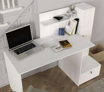 Písací stôl SHELDONPredstavujeme vám písací stôl SHELDON, ktorý je perfektnou voľbou pre vašu kanceláriu alebo detskú izbu. Tento elegantný a praktický stôl spĺňa všetky vaše potreby pre pohodlné a efektívne pracovné prostredie.Typ tovaru: Písací stôlVhodné do miestnosti: Kancelária a detská izbaMateriál: LTDRozmer: 142.8 x 115.8 x 60 cmFarba: BielaVybavenie: RegálkaTvar: ObdĺžnikovýHrúbka materiálu: 18 mmDodatočné informácie: Dodávame v demontePísací stôl SHELDON je vyrobený z kvalitného LTD materiálu s hrúbkou 18 mm, čo zaisťuje jeho pevnosť a dlhú životnosť. Štýlový biely dizajn dodáva stolu moderný a čistý vzhľad, ktorý sa hodí do akéhokoľvek interiéru. Stôl je vybavený praktickým regálkom, ktorý poskytuje dostatok úložného priestoru pre vaše pracovné potreby a pomôcky.Dodávame v demonte, čo znamená, že stôl ľahko zložíte podľa priloženého návodu. Písací stôl SHELDON je ideálnou voľbou pre každého, kto hľadá štýlový a funkčný nábytok do svojej kancelárie alebo detskej izby.