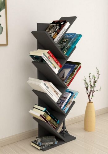 Tento praktický regál je v jednoduchom a modernom prevedení. Je vhodný do obývačky, ale tiež detskej izby. Svoje využitie nájde aj v pracovni či kancelárii. Regál je vyrobený z kvalitnej LTD dosky, ktorá je nenáročná na údržbu. Hrúbka dosky - 18 mm. Farba: antracit.Rozmery:Šírka: 44 cmHĺbka: 22 cmVýška: 121 cmVzdialenosť políc: 18 cmDodávame v demontovanom stave. 