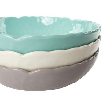 Predstavujeme vám elegantnú sadu servírovacích misiek (3 ks) Smalt v moderných farbách sivá, tyrkysová a krémová. Tieto misky sú ideálnym doplnkom pre každú domácnosť, ktorá si potrpí na štýlové a funkčné vybavenie kuchyne. Vďaka svojmu modernému vzhľadu sa skvele hodia do interiéru a dodajú…