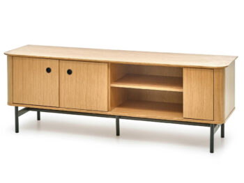 TV stolík Smart RTV-1 je elegantným a praktickým doplnkom do každej obývačky. S jeho prirodzenou dubovou a čiernou farbou sa hodí do rôznych interiérových štýlov. Stolík je vyrobený z kvalitného aglomerovaného materiálu - dyhovanej MDF, dyhovanej DTD a práškovanej ocele, ktoré zaručujú jeho dlhú…