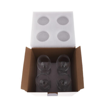 Predstavujeme vám sadu pohárov SNOWFLAKE VINO (4 ks), ktoré sú ideálnym doplnkom do každej domácnosti. Tieto elegantné poháre na stopke s objemom 450 ml sú vyrobené z kvalitného skla. Poháre majú moderný vzhľad a vianočný dizajn v podobe bielych vločiek…