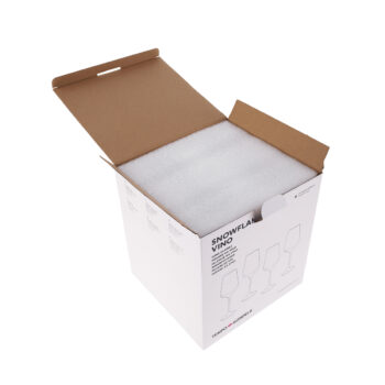 Predstavujeme vám sadu pohárov SNOWFLAKE VINO (4 ks), ktoré sú ideálnym doplnkom do každej domácnosti. Tieto elegantné poháre na stopke s objemom 450 ml sú vyrobené z kvalitného skla. Poháre majú moderný vzhľad a vianočný dizajn v podobe bielych vločiek…
