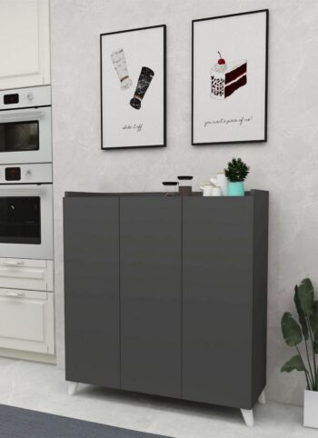 Praktická komoda SOFT je v elegantnom a modernom prevedení. Vďaka farebnému prevedeniu dokonale zapadne do rôznych interiérov. Táto moderná komoda je vyrobená z kvalitných LTD dosiek, ktoré sú nenáročné na údržbu. Ich hrúbka je 18 mm. Farba: antracit.Komoda je dvojdverová, vo vnútri sa nachádzajú police na uloženie vášho oblečenia a podobne.Rozmery komody:Výška: 103,5 cmŠírka: 90 cmHĺbka: 30 cmVýška medzi policami: 18,5 cmVýška nožičiek: 12 cmDodávame v demontovanom stave. 