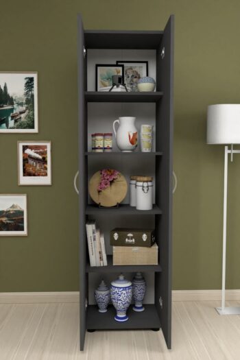 Praktická vysoká komoda / skriňa SOFT je v elegantnom a modernom prevedení. Vďaka farebnému prevedeniu dokonale zapadne do rôznych interiérov. Táto moderná komoda je vyrobená z kvalitných LTD dosiek, ktoré sú nenáročné na údržbu. Ich hrúbka je 18 mm. Farba: antracit.Komoda je dvojdverová, vo vnútri sa nachádzajú police na uloženie vášho oblečenia a podobne.Rozmery komody:Výška: 177,5 cmŠírka: 49 cmHĺbka: 32 cmVýška nohy: 2,5 cmDodávame v demontovanom stave. 
