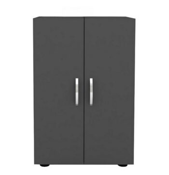 Praktická komoda SOFT je v elegantnom a modernom prevedení. Vďaka farebnému prevedeniu dokonale zapadne do rôznych interiérov. Táto moderná komoda je vyrobená z kvalitných LTD dosiek, ktoré sú nenáročné na údržbu. Ich hrúbka je 18 mm. Farba: antracit.Komoda je dvojdverová, vo vnútri sa nachádzajú police na uloženie vášho oblečenia a podobne.Rozmery komody:Výška: 74 cmŠírka: 49 cmHĺbka: 32 cmVýška nohy: 2,5 cmDodávame v demontovanom stave. 