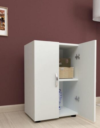 Praktická komoda SOFT je v elegantnom a modernom prevedení. Vďaka farebnému prevedeniu dokonale zapadne do rôznych interiérov. Táto moderná komoda je vyrobená z kvalitných LTD dosiek, ktoré sú nenáročné na údržbu. Ich hrúbka je 18 mm. Farba: biela.Komoda je dvojdverová, vo vnútri sa nachádzajú police na uloženie vášho oblečenia a podobne.Rozmery komody:Výška: 74 cmŠírka: 49 cmHĺbka: 32 cmVýška nohy: 2,5 cmDodávame v demontovanom stave. 