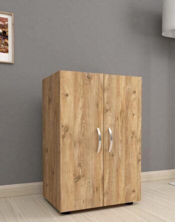 Praktická komoda SOFT je v elegantnom a modernom prevedení. Vďaka farebnému prevedeniu dokonale zapadne do rôznych interiérov. Táto moderná komoda je vyrobená z kvalitných LTD dosiek, ktoré sú nenáročné na údržbu. Ich hrúbka je 18 mm. Farba: borovica.Komoda je dvojdverová, vo vnútri sa nachádzajú police na uloženie vášho oblečenia a podobne.Rozmery komody:Výška: 74 cmŠírka: 49 cmHĺbka: 32 cmVýška nohy: 2,5 cmDodávame v demontovanom stave. 