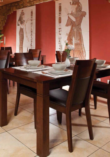 ST172 Jedálenský stôl rozkladací, hrúbka pracovnej dosky 4 cm. Stôl z pevného bukového masívu vhodný do kuchyne či jedálne. Rozkladá sa rozložením jedného krídla šírky 45 cm. Plocha pred rozložením: 160x90 cm, po rozložení: 205x90 cm. Základné farebné prevedenie bez morenia: buk (Dr-buk-naturalny). Možnosť namorenia na odtieň  lausane, rustikal, gray za 10%-ný príplatok alebo jelša, geteborg, čerešňa, koňak, orech za 20%-ný príplatok. Drevo je špeciálne upravené lakovaním na ochranu pred poškodením a zaručuje dlhú životnosť nábytku.Vyberte si typ zakončeniaA - zakončenie - doska je rovnáB - zakončenie - doska prečnieva