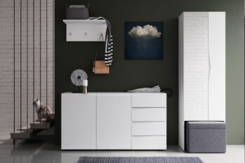 Skriňa STAND je jedným z prvkov atraktívneho nábytku STAND. Zaujme vás svojim dizajnom a funčknosťou.Je vyrobená z MDF dosiek. Tie sú pokryté matnou fóliou v modernej bielej farbe.Skriňa je dvojdverová. Vo vrchnej časti je jedna polica. Pod ňou je výsuvná vešiaková tyč. Skriňa je bez úchytov.Rozmery (š,v,h): 60 x 199 x 38 cm.Nábytok STAND je v modernom a minimalistickom prevedení. Vďaka svojej univerzálnosti ho môžete použiť do rôznych miestností vášho domu. Výborne sa hodí do predsiene, obývačky alebo jedálne. Záleží len na vás a vašej fantázii, kde tento nábytok použijete. Jasné farby nábytku STAND rozsvietia a zútulnia interiér. Vďaka nemu sa budete cítiť u vás doma výborne.Dodávame v demontovanom stave. Záruka 24 mesiacov.