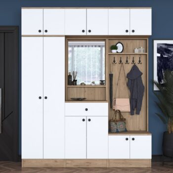Predsiňová zostava STANDARD – štýlové a praktické riešenie pre vašu predsieňPredsiňová zostava STANDARD prináša eleganciu a praktickosť do každej domácnosti. Vysoký dizajn v kombinácii bielej farby a dekoru orecha zaisťuje moderný vzhľad a dostatok úložného priestoru, ktorý vám pomôže udržať poriadok.Zostava predsieňovej steny STANDARD obsahuje:Šatníková skriňa: ideálna na uloženie kabátov a ďalších odevov.Závesná skrinka: vhodná na doplnky a drobnosti.Skriňa na topánky: dostatočný priestor pre vašu obuv.Zrkadlo: praktický prvok, ktorý opticky zväčší priestor.Vešiak: pre rýchly prístup k často používaným odevom.Hlavné vlastnosti predsieňovej zostavy STANDARD:Materiál: melamín a VT laminát – odolný a ľahko udržiavateľný povrch.Rozmery: 226,4 x 179,6 x 37,5 cm – dostatok úložného priestoru pre celú rodinu.Farba: moderná kombinácia bielej a orecha, ktorá sa hodí do každého interiéru.Vzhľad: vysoká konštrukcia pre maximálne využitie priestoru.Hrúbka materiálu: 18 mm – zaisťuje stabilitu a dlhú životnosť.Možnosť pripevnenia k stene pre väčšiu bezpečnosť.Dodávame v demontovanom stave s podrobným montážnym návodom.Predsiňová zostava STANDARD je navrhnutá s dôrazom na estetiku a funkčnosť. Ponúka všetky nevyhnutné prvky pre organizáciu predsiene, zatiaľ čo jej elegantný vzhľad zanechá skvelý prvý dojem na každého návštevníka.Vytvorte si praktickú a štýlovú predsieň s predsieňovou zostavou STANDARD!