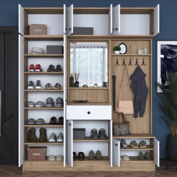 Predsiňová zostava STANDARD – štýlové a praktické riešenie pre vašu predsieňPredsiňová zostava STANDARD prináša eleganciu a praktickosť do každej domácnosti. Vysoký dizajn v kombinácii bielej farby a dekoru orecha zaisťuje moderný vzhľad a dostatok úložného priestoru, ktorý vám pomôže udržať poriadok.Zostava predsieňovej steny STANDARD obsahuje:Šatníková skriňa: ideálna na uloženie kabátov a ďalších odevov.Závesná skrinka: vhodná na doplnky a drobnosti.Skriňa na topánky: dostatočný priestor pre vašu obuv.Zrkadlo: praktický prvok, ktorý opticky zväčší priestor.Vešiak: pre rýchly prístup k často používaným odevom.Hlavné vlastnosti predsieňovej zostavy STANDARD:Materiál: melamín a VT laminát – odolný a ľahko udržiavateľný povrch.Rozmery: 226,4 x 179,6 x 37,5 cm – dostatok úložného priestoru pre celú rodinu.Farba: moderná kombinácia bielej a orecha, ktorá sa hodí do každého interiéru.Vzhľad: vysoká konštrukcia pre maximálne využitie priestoru.Hrúbka materiálu: 18 mm – zaisťuje stabilitu a dlhú životnosť.Možnosť pripevnenia k stene pre väčšiu bezpečnosť.Dodávame v demontovanom stave s podrobným montážnym návodom.Predsiňová zostava STANDARD je navrhnutá s dôrazom na estetiku a funkčnosť. Ponúka všetky nevyhnutné prvky pre organizáciu predsiene, zatiaľ čo jej elegantný vzhľad zanechá skvelý prvý dojem na každého návštevníka.Vytvorte si praktickú a štýlovú predsieň s predsieňovou zostavou STANDARD!