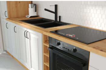 Vysoká skrinka STELLA 40 DK-210 2F je moderná a elegantná skrinka kuchynského nábytku STELLA.Kuchyňa STELLA svojim prevedením poteší všetkých zákazníkov, ktorí majú radi jednoduchosť, praktickosť a zároveň prijateľnú cenu.Kuchynská linka v modernom prevedení s čistými líniami a zároveň je priestranná a funkčná. Vďaka veľkému výberu kuchynského nábytku, ktoré STELLA poskytuje si poskladáte svoju kuchyňu podľa vašich predstáv. Skrinka je dvojdverová. Korpus je vyrobený z kvalitných LTD dosiek v hrúbke 16mm. Čelo skrinky je z MDF materiálu v hrúbke 16 mm. Farebné prevedenie skrinky je dub Artisan, farba dvierok biela matná. Interiér skrinky je biely. Predpripravené sú slepé vyvŕtané otvory pre rukoväte, pričom rukoväť je vyrobená z kovu v šírke 192 mm. Zaručene oceníte funkciu tichého dovierania dvierok.Rozmery: 400 x 2100 x 570 mm (Š x V x H)Dodávame v demontovanom stave. V našej ponuke nájdete aj ďalšie kuchynské skrinky STELLA.