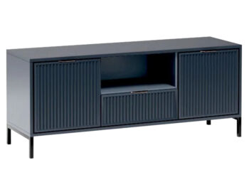 TV stolík Style LS 3 v elegantnej indigo modrej farbe je ideálnym doplnkom pre moderné interiéry. Tento kus nábytku od značky KONDELA ponúka nielen štýlový vzhľad, ale aj praktické využitie. S rozmermi 135 cm na šírku, 40,6 cm na hĺbku a výškou 55,6 cm poskytuje…