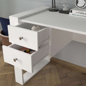 Písací stôl SULTANObjavte písací stôl SULTAN, ktorý je ideálnym doplnkom pre vašu kanceláriu, pracovňu alebo detskú izbu. Tento elegantný stôl v škandinávskom štýle kombinuje moderný dizajn s praktickými funkciami, ktoré ocení každý používateľ.Typ tovaru: Písací stôlVhodné do miestnosti: Kancelária, pracovňa a detská izbaMateriál: LTDRozmer: 158.4 x 72.2 x 60 cmFarba: BielaVybavenie: 2 zásuvkyŠtýl: ŠkandinávskyTvar: ObdĺžnikovýHrúbka materiálu: 18 mmDodatočné informácie: Dodávame v demontePísací stôl SULTAN je vyrobený z kvalitného LTD materiálu s hrúbkou 18 mm, čo zaisťuje jeho pevnosť a dlhú životnosť. Elegantný biely dizajn v škandinávskom štýle dodáva stolu moderný a čistý vzhľad, ktorý sa hodí do akéhokoľvek interiéru. Stôl je vybavený dvoma praktickými zásuvkami, ktoré poskytujú dostatok úložného priestoru pre vaše pracovné potreby a pomôcky.Dodávame v demonte, čo znamená, že stôl ľahko zložíte podľa priloženého návodu. Písací stôl SULTAN je perfektnou voľbou pre každého, kto hľadá štýlový a funkčný nábytok do svojej kancelárie, pracovne alebo detskej izby.