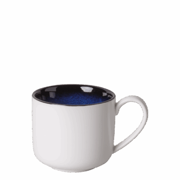 Nasledujte trendy a obohaťte svoj interiér o unikátne kúsky z línie Gaya, ktoré hrajú farbou roka 2020 – Classic Blue. Klasická modrá pripomína oblohu za súmraku alebo farbu oceánu. Je elegantná, majestátna a reprezentuje základňu na to, aby sme boli schopní posunúť sa do novej éry. Preto sme ňou vyzdobili aj túto šálku. Vďaka nej budú chvíľky s najbližšími pri lahodnej káve alebo čaji aj estetickým zážitkom. Vďaka reaktívnej glazúre je každý kus originál, preto sa farebným odtieňom či vzorom môže líšiť od produktu na fotografii.