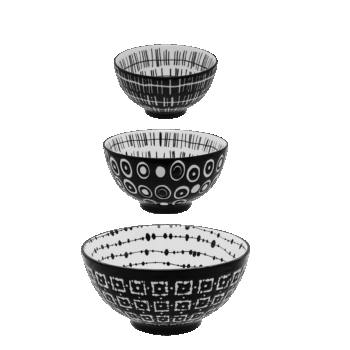 Set menších porcelánových misiek z línie Basic Dots Black je predovšetkým vhodný na cereálie a ďalšie raňajkové pokrmy. Oceníte moderné vzory, ktoré sa krásne ukážu v kontraste čiernej a bielej farby. PRIEMER: 10 cm / 12 cm / 16 cm