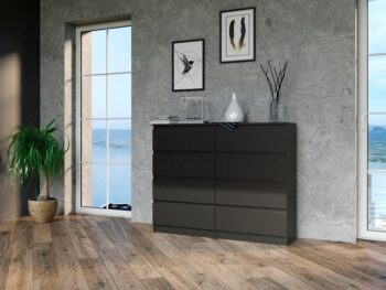 Komoda WALMA M8 120 v modernom dizajne je vhodná do každého interiéru, pretože v sebe spája jednoduchosť a eleganciu. Určite oceníte aj osem praktických zásuviek, kde si môžete uložiť dokumenty, oblečenie alebo iné potrebné veci. Komoda je vyrobená z kvalitnej LTD dosky, ktorá je nenáročná na údržbu a odolná voči poškriabaniu. Hrany sú chránené ABS páskou. Komoda má bezúchytový systém otvárania, takže Vám v priestore nebudú zavadziať žiadne úchyty a zároveň to posilní jej moderný dizajn.Rozmery (ŠxVxH) : 120 x 97 x 40 cmFarebné prevedenie : čiernaDodávame v demonte. 