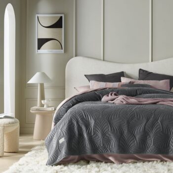 Sivý velúrový prehoz na posteľ Feel 220 x 240 cm