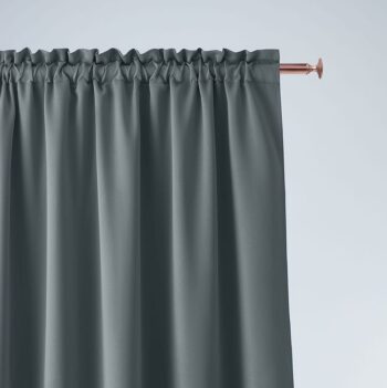 Sivý záves Aura so zavesením na riasiacu pásku 140 x 300 cm