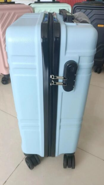 Štýlový cestovný kufor s TSA zámkom 56 cm 4 kolieska mätová