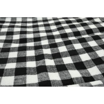 Krásna a praktická taburetka KRETON sa vďaka svojmu dizajnu hodí ako do modernej tak klasickej domácnosti. Rozmery taburetky sú (ŠxHxV): 60x60x40 cm. Čalúnená je látkou vo farbách bielej a čiernej. Vyplnená je EPS (polystyrénové guľôčky) s objemom výplne 170 L. Výplň je zdravotne nezávadná. Je…