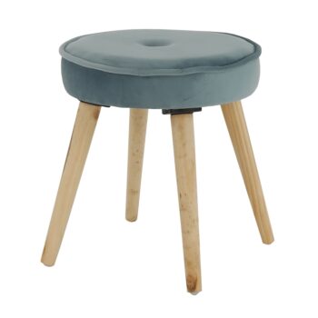 Moderný a minimalistický dizajn taburetky MERLE dokonale zapasuje do každej domácnosti. Rozmery taburetky sú (ŠxHxV): 37x37x38 cm. O komfort pri sedení sa stará kvalitná látka Velvet. Jej farebné prevedenie je v jemnej sivomodrej, ktorá sa dobre kombinuje k zvyšnému nábytku. Stabilné a pevné nohy…
