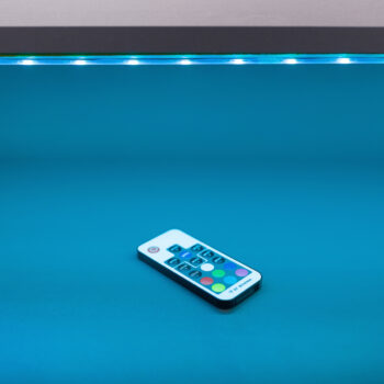 Herný stôl Tezro New v elegantnom grafitovom prevedení je ideálnym riešením pre všetkých nadšencov moderného dizajnu a funkčnosti. Tento stôl, vyrobený z kvalitného aglomerovaného materiálu s laminovanou DTD povrchovou úpravou, ponúka nielen štýlový vzhľad, ale aj odolnosť…