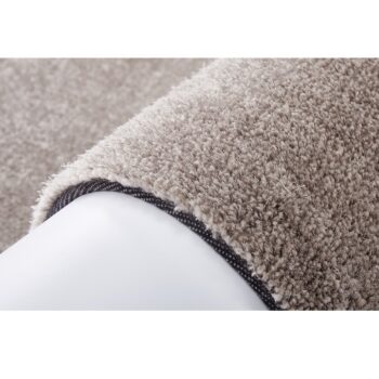 Koberec TIANNA 80x150 cm vynikne v každej izbe, či už to bude obývacia izba alebo spálňa. Materiál použitý na výrobu je 100% polyester v svetlosivej farbe. Ak hľadáte koberec v jemnej pastelovej farbe, ktorý by sa vám hodil do každej izby, riešením pre vás sa môže stat práve tento koberec. Koberec…