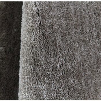 Koberec TIANNA 140x200 cm vynikne v každej izbe, či už to bude obývacia izba alebo spálňa. Materiál použitý na výrobu je 100% polyester v svetlosivej farbe. Ak hľadáte koberec v jemnej pastelovej farbe, ktorý by sa vám hodil do každej izby, riešením pre vás sa môže stat práve tento koberec. Koberec…