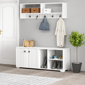 Predsieňová zostava TOLEDO - Elegantné a praktické riešenie pre vašu predsieňPredsiňová zostava TOLEDO je ideálnym riešením pre tých, ktorí hľadajú štýlový a zároveň funkčný nábytok do predsiene. Vďaka svojim rozmerom 51.6 x 120 x 31.4 cm sa hodí aj do menších priestorov a ponúka dostatok úložného miesta pre vaše oblečenie a obuv.Zostava TOLEDO je vyrobená z kvalitného materiálu LTD s hrúbkou 18 mm, čo zaisťuje jej pevnosť a dlhú životnosť. Moderný design dopĺňajú praktické plastové úchytky a kovový vešiak. Tento set obsahuje závesný vešiak a botník, čo umožňuje efektívnu organizáciu vášho priestoru.Hlavné vlastnosti predsieňovej zostavy TOLEDO:Typ tovaru: Predsieňová zostavaVhodné do miestnosti: PredsieňMateriál: LTDRozmer: 51.6 x 120 x 31.4 cmFarba: BielaVybavenie: Skrinka a regálikPočet dvierok: 2Zostava obsahuje: Závesný vešiak a botníkÚchytky: PlastHrúbka materiálu: 18 mmDodatočné informácie: Dodávame v demonte, kovový vešiakZostava TOLEDO je dokonalou voľbou pre každú predsieň, ktorá potrebuje štýlový a praktický úložný priestor. Objednajte si ju ešte dnes a vytvorte si príjemnú a organizovanú predsieň!