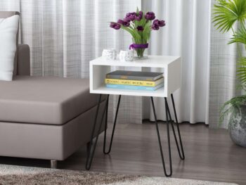 TRAUMA - Moderný príručný stolík pre vašu obývaciu izbuPredstavujeme vám TRAUMA - elegantný a praktický príručný stolík, ktorý je ideálnym doplnkom pre vašu obývaciu izbu. Tento stolík kombinuje kvalitný LTD materiál a kov, čo mu dodáva moderný a sofistikovaný vzhľad.Typ tovaru: Príručný stolíkMateriál: LTD a kovRozmer: 45 x 63.1 x 35 cmFarba: BielaVybavenie: Odkladacie policeTvar: ObdĺžnikovýHrúbka materiálu: 18 mmDodatočné informácie: Dodávame v demonteStolík TRAUMA vyniká svojim čistým bielym dizajnom a obdĺžnikovým tvarom, ktorý je nielen praktický, ale aj esteticky atraktívny. Vďaka odkladacej polici poskytuje dostatok úložného priestoru pre vaše knihy, časopisy alebo dekorácie. Kombinácia LTD materiálu s hrúbkou 18 mm a kovu zaisťuje pevnosť a dlhú životnosť tohto stolíka.Objednajte si príručný stolík TRAUMA ešte dnes a obohaťte svoju obývačku o štýlový a funkčný nábytok. Dodávame v demonte, čo umožňuje jednoduchú prepravu a jednoduchú montáž.